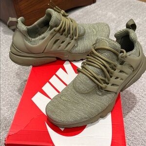 Nike Men's Khaki Green Sneakers